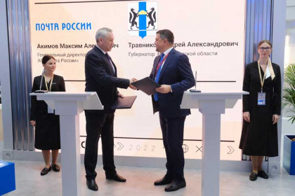 Андрей Травников подписал первые соглашения о сотрудничестве в рамках ПМЭФ-2022