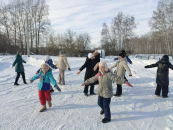 Александроневские ребятишки забавлялись по-зимнему