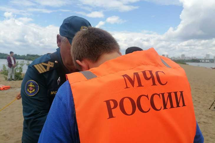 О рисках надувных матрасов и жилетов рассказали спасатели в Новосибирске
