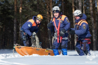 Бердские спасатели помогли увязшим в снегу людям