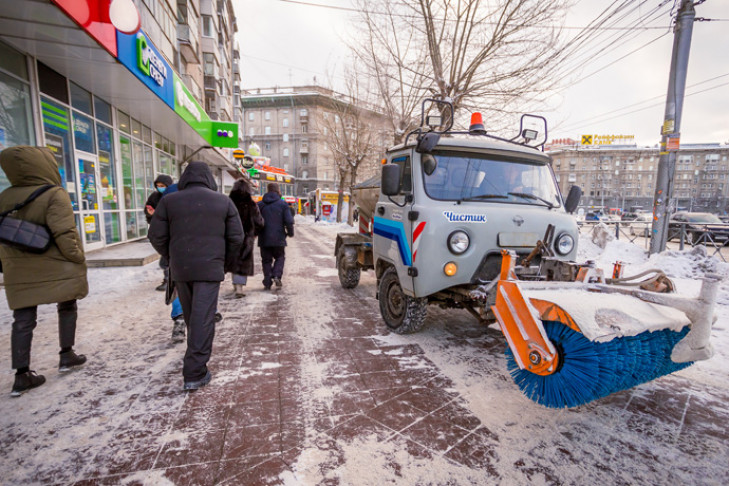 Новосибирцы оценили уборку снега на дорогах в 2,42 балла