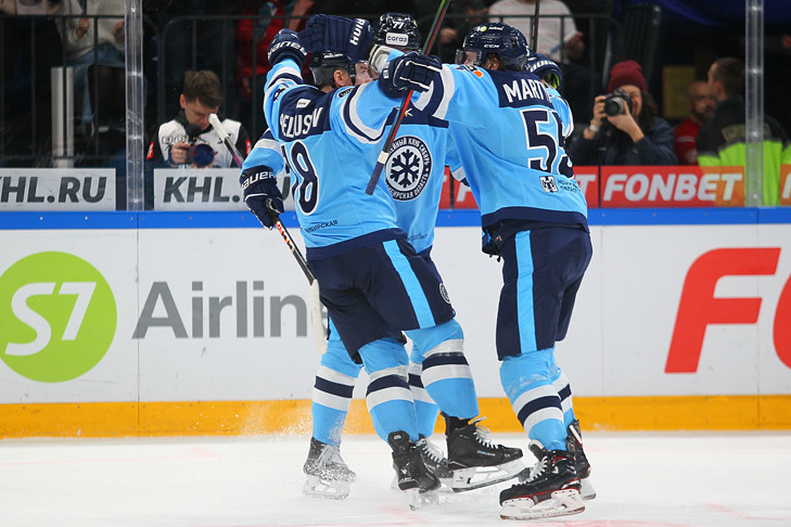 Новосибирская «Сибирь» одолела «Амур» в рекордной серии буллитов
