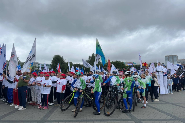 Андрей Травников поздравил новосибирцев с Днем физкультурника