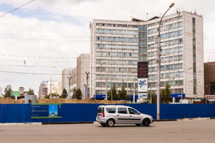 Основу для стелы «Новосибирск – Город трудовой доблести» изготовят на заводе им. Кузьмина