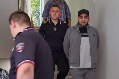 В Новосибирске продлили арест иностранцу, сбившему толпу на самосвале