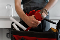 Спрос на сантехников резко вырос в январе в Новосибирской области