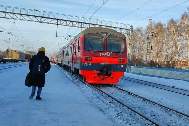 Первая быстрая электричка выехала из Татарска в Новосибирск в 8.20 утра 1 января