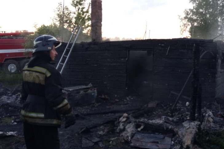 Две женщины погибли в ночном пожаре на станции Лесная Поляна