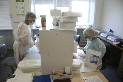 Первая партия вакцины от коронавируса прибыла в Новосибирск