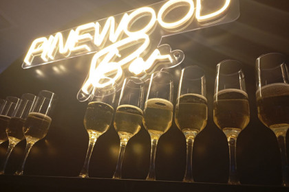 Скандал в баре Новосибирска устроила девушка за отказ в близости