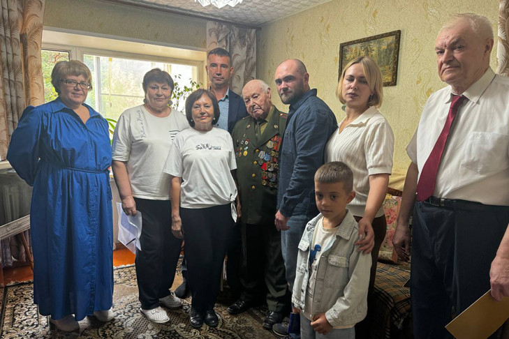 Ветерану Александру Носкову исполнилось 100 лет в Новосибирске