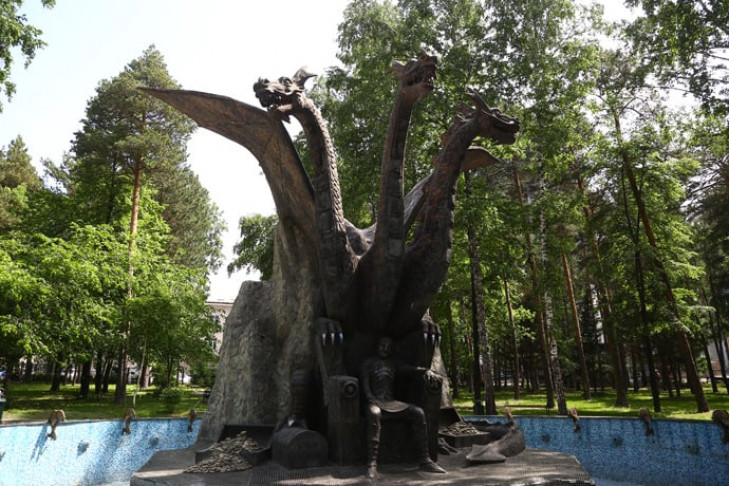 Скверу у Змея Горыныча в Новосибирске дадут имя