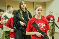 Школу юнармейских командиров успешно окончили школьницы из Татарска
