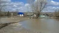 Бердь затопила дорогу под Новосибирском
