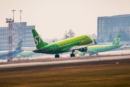 В Новосибирске авиакомпанию S7 за нарушение прав пассажиров наказали рублем