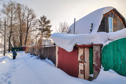 Температурные качели разрушили парники и теплицы у дачников в Новосибирске