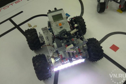 Уникального робота создали двое новосибирских школьников