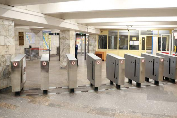 Турникеты решили поменять после давки в метро Новосибирска