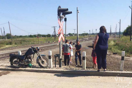 Два мотоциклиста не пережили столкновения с поездом