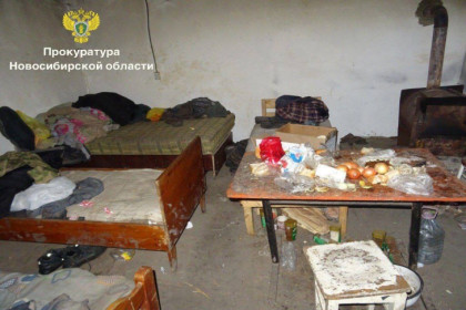 Трех бродяг держали в рабстве хозяева придорожной гостиницы в Татарском районе