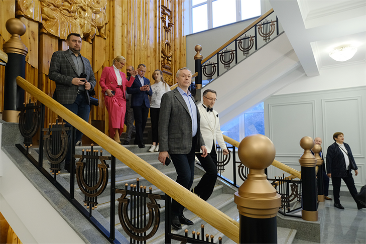Андрей Травников оценил обновленный зал государственной консерватории