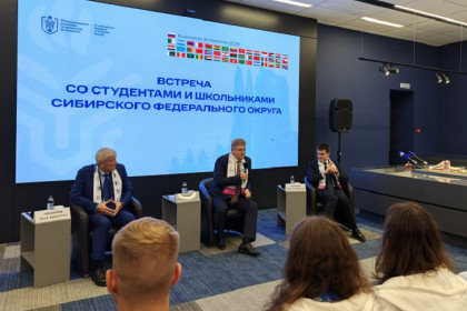 Полпред Серышев встретился с финалистами VI Международной олимпиады в Красноярске