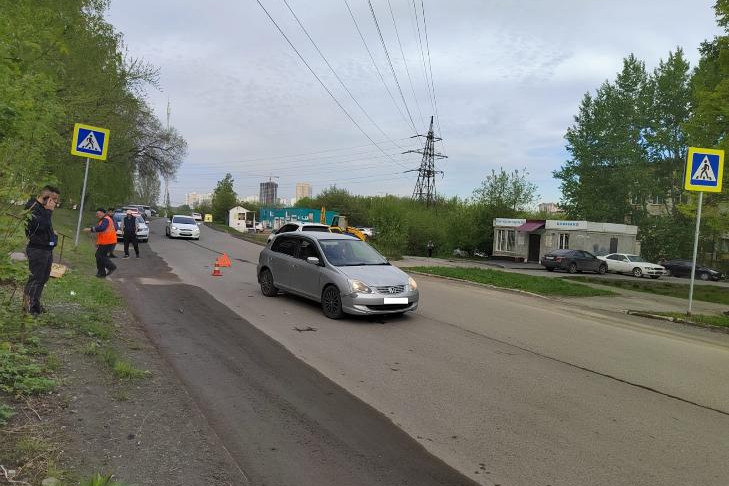 Водитель сбил мать с сыном на пешеходном переходе в Новосибирске