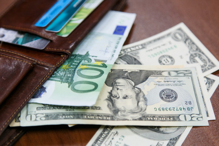 300 новосибирцев открыли счета в иностранных банках