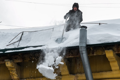 Крыши почистят от снега после обвала в кафе в Новосибирске