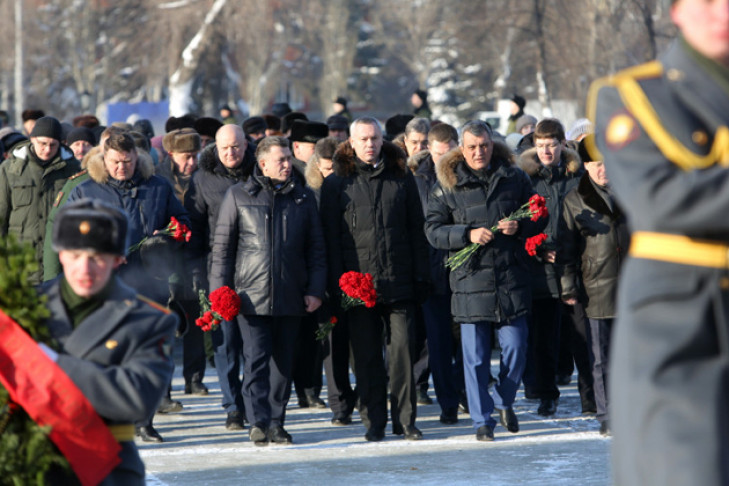 Павших за Сталинград почтили на Монументе Славы 