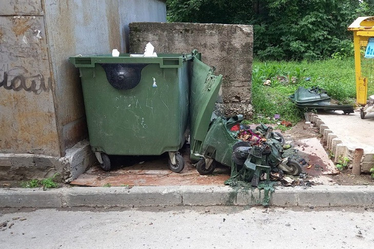 В Новосибирске неизвестные массово поджигают мусорные контейнеры