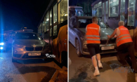 Припарковался на тротуаре: иномарка заблокировала трамваи в Новосибирске