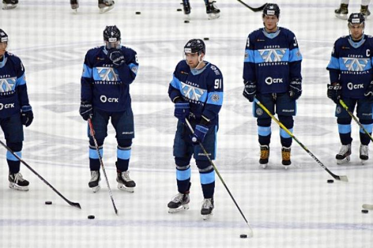 Хоккейная «Сибирь» проиграла борющемуся за плей-офф «Витязю»