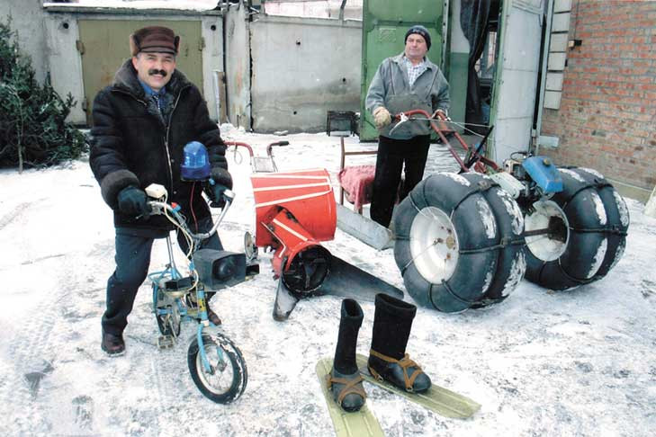 Сибирский Кулибин Сергей Гостяев изобрел снегоуборочную машину и мотовелосипед
