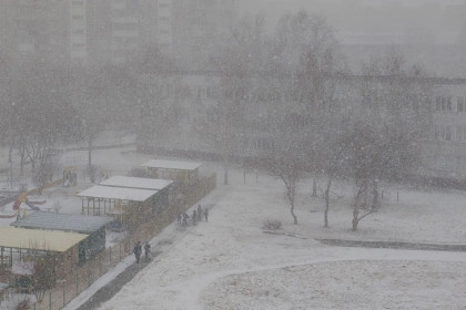 Снежный буран накрыл Новосибирск 17 апреля перед резким потеплением