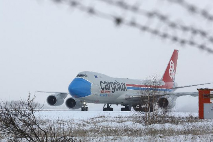 Boeing 747 экстренно сел в Толмачево