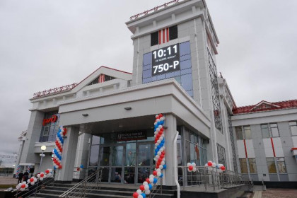 Обновленные вокзалы в Татарске и Чанах открыл губернатор Травников