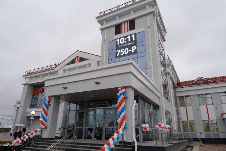 Обновленные вокзалы в Татарске и Чанах открыл губернатор Травников