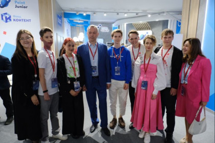 ПМЭФ-2022: идеи новосибирских школьников на «Точке Юниор» высоко оценил губернатор
