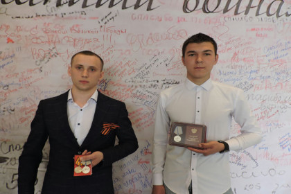 Медалями наградили двух участников СВО в Искитимском районе