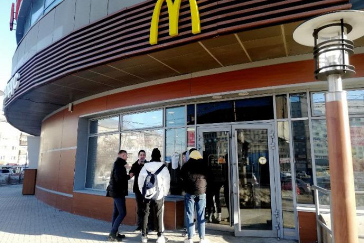 «Макдоналдс» продолжает работу в Новосибирске после 14 марта
