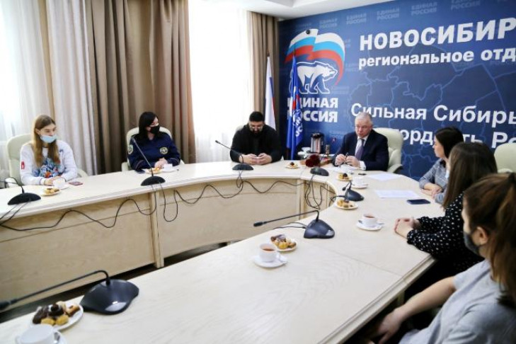 В столице Сибири отметили годовщину создания Волонтерского центра «Единой России»