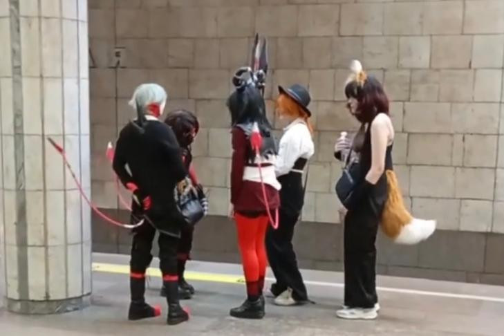 Персонажей из мультфильма для взрослых заметили в метро Новосибирска