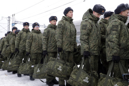 Более 180 новобранцев отправили с вокзала Новосибирск-Главный в Москву