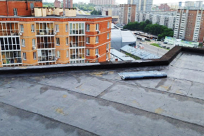 В Новосибирске рабочий погиб после падения с 18-го этажа жилого дома