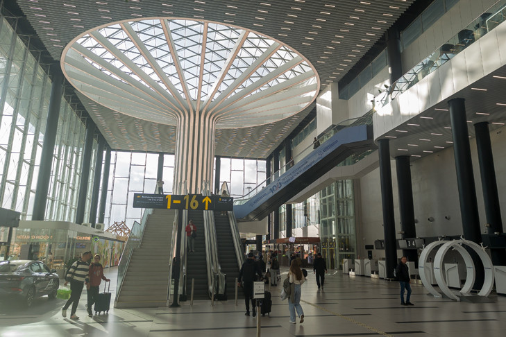 Более 300 пассажиров «Аэрофлота» ожидают рейса в аэропорту Толмачево