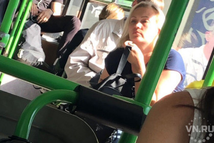 Грубиянка сломала ногти бабушке в автобусе