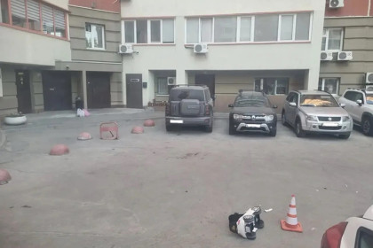 Двухлетний малыш попал под колеса автомобиля на Орджоникидзе в Новосибирске