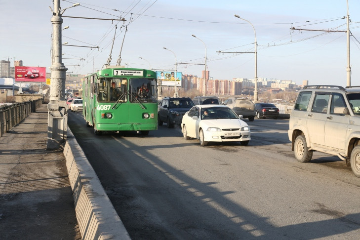 Три троллейбусных маршрута сократят из-за ремонта Гусинобродского шоссе