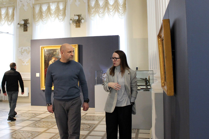 Командир батальона «Спарта» Артем Жога посетил музей в Новосибирске